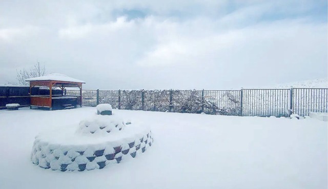 5BDR winter getaway with amazing views. Only 30 miles to ski resorts