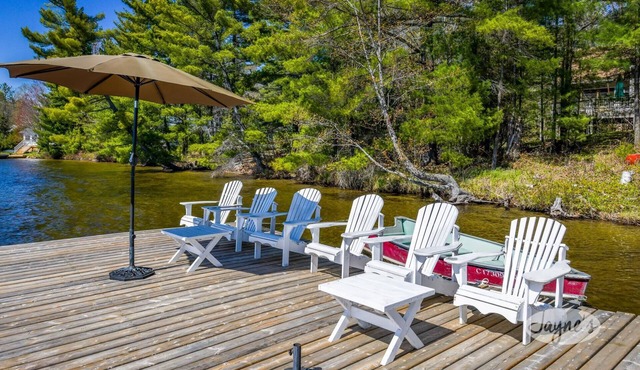 5bdrm 4bath beautiful cottage on Gull Lake! SW exposure! Sunsets! Muskoka Room!
