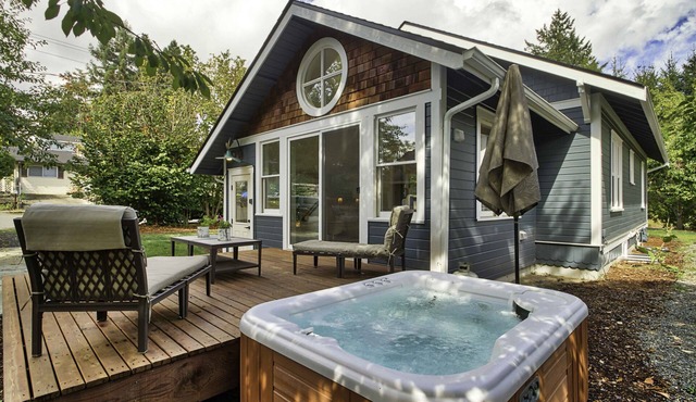 5bdrm Craftsman with a hot tub and BBQ in a wonderful neighborhood
