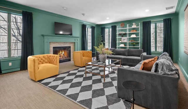 5bed 3.5bath spacious and private with game room