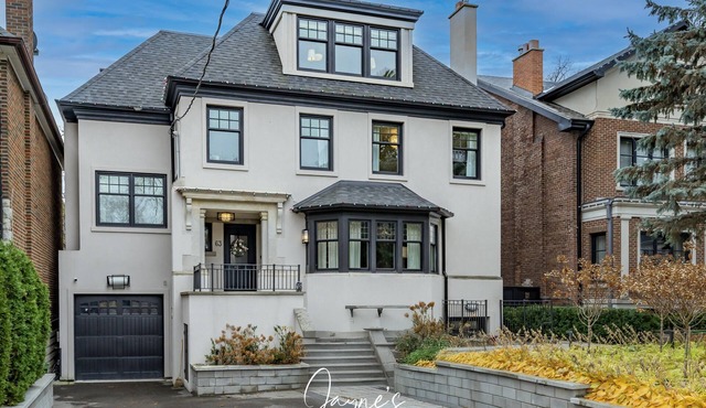5bed 5bath home in Lawrence Park with an in-ground pool and sauna