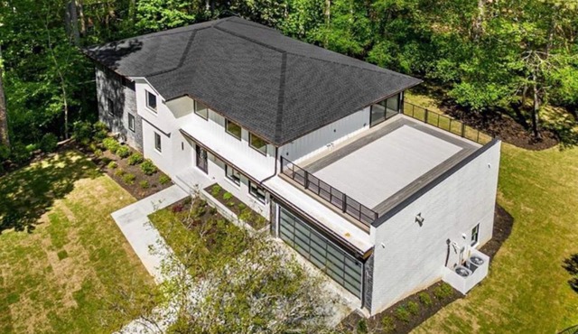 5Bed/6Bath Ultra Modern Mansion