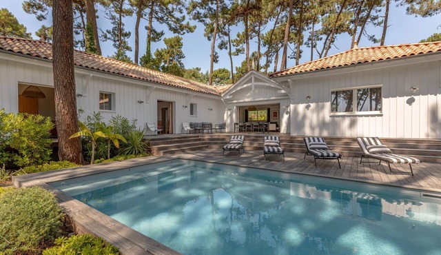 5bed villa, heated pool, peace and quiet. Top-of-the-range service