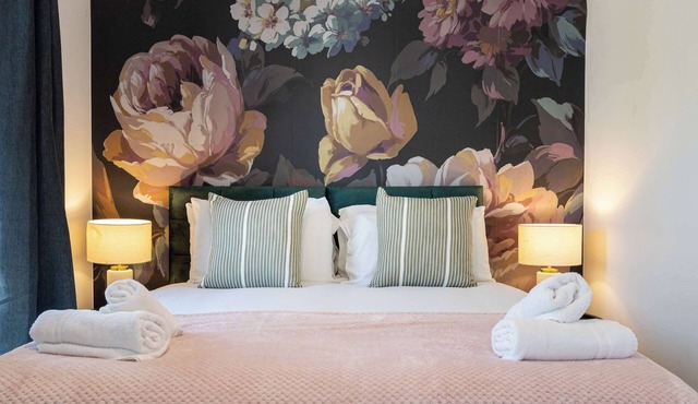 5Bedroom Townhouse 15mins to City w Free Parking