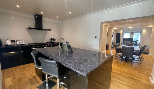 5beds10people 5minutes dr airport train station