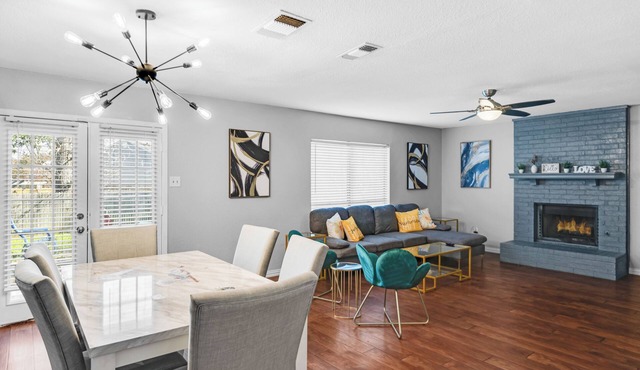 5BR 2.5BA Newly upgraded house sleeps 16