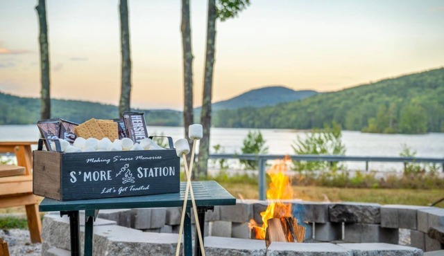 5br/2ba Lake & Ski House w/Waterfront & Hot Tub