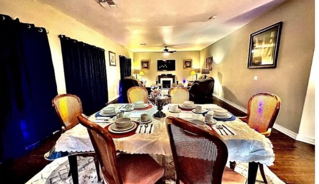 5BR/3.5BA w/2 Master Suites/Pool