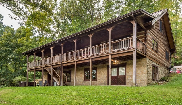 5BR, 3 BA. Log Cabin