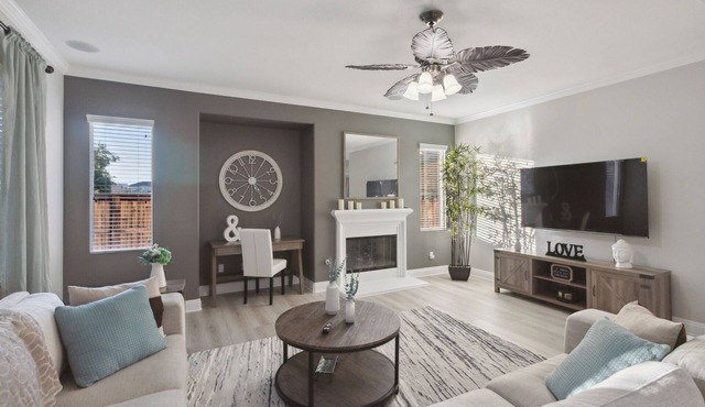 5BR/3BA Home - King Beds - Fast Wifi by RedAwning