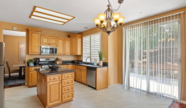 5BR/3BA | Queen Beds | Family Home in Riverside