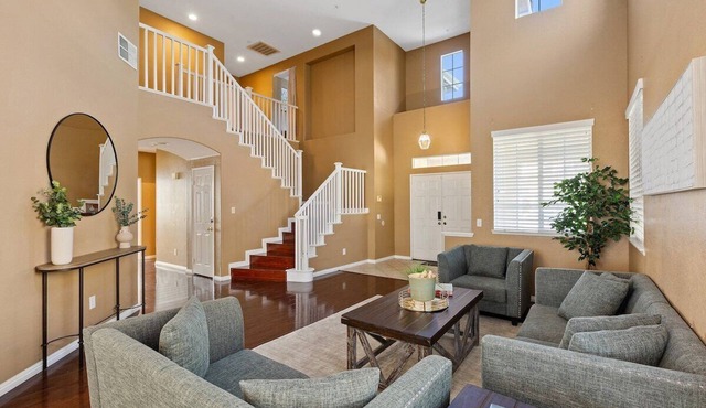 5BR/3BA | Queen Beds | Family Home in Riverside