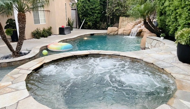5BR/3BA Villa in Fountain Valley pool BBQ hot tub near Disneyland, Beach & Golf