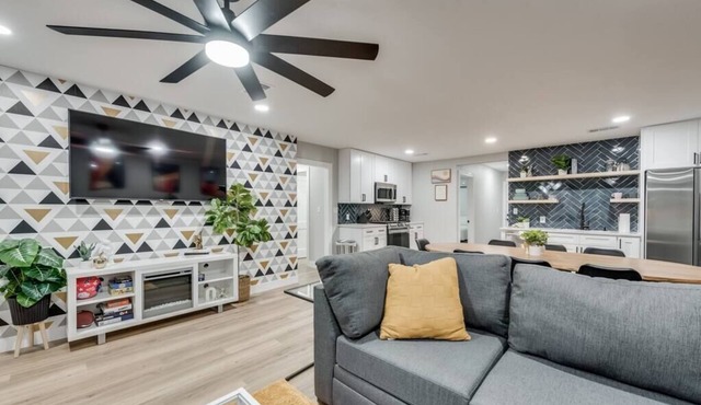 5BR/3BA walking distance to UNT with covered patio