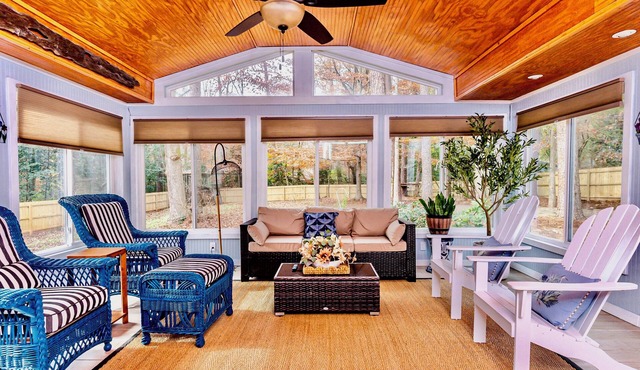 5BR/3BATH Comfort-Spacious Home w/Sunroom - In the heart of Tucker!