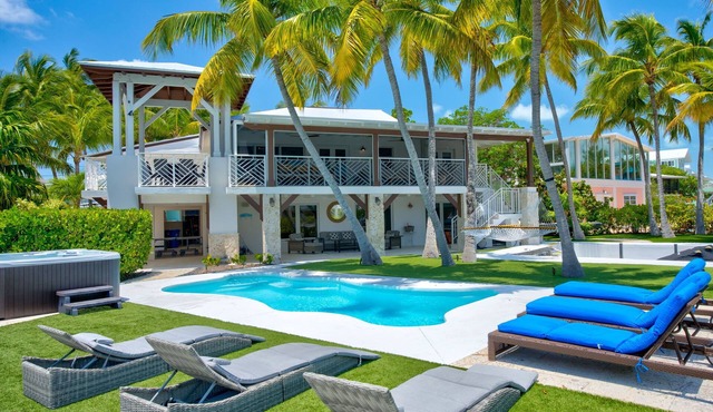 5BR/4.5BA Ocean Views Pool & Hot Tub Dock Kayaks Bikes & More