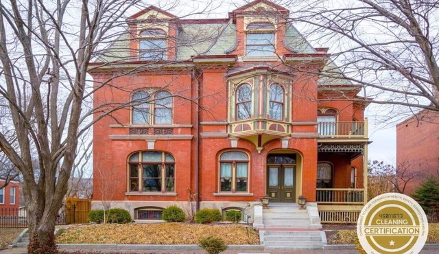 5BR/4.5BA Victorian Lafayette Manor/ABODEbucks