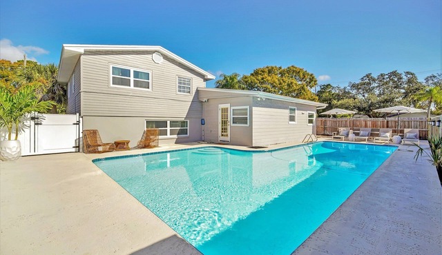 5BR/4B Tampa Bay Resort Style Private Pool Oasis