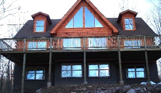 5BR 4BA Sleeps 20 Bachelor Parties And Family Reunions. Free WIFI Secluded!