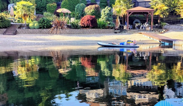 5BR 4BA - Waterfront, Hot-tub, Pool table, Kayaks, Fire tables. luxeatlouise.com