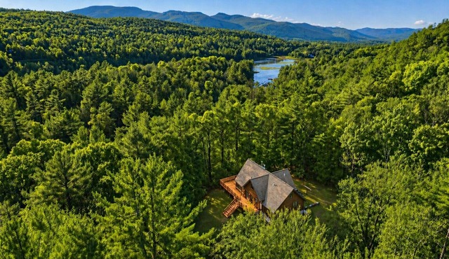 5BR Adirondack Lodge with Epic Vies & Summer Fun