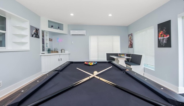 5BR Ashe Oasis: WiFi, Parking, Near Beach, Game Room, Hot Tub + Free Coffeennnnn