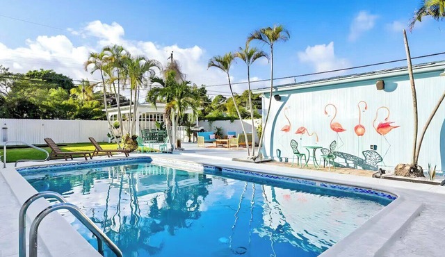 5BR Beach Oasis! Heated Pool, 10 Min to Beach
