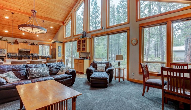 5BR+Bunk,5.5BA,4 King,Near SHARC Pool,Hot tub,WiFi,A/C,Bikes,EV Chrg