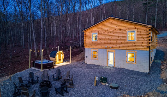 5Br Cabin W/Sauna, Hot Tub, Firepit, River Access and Games