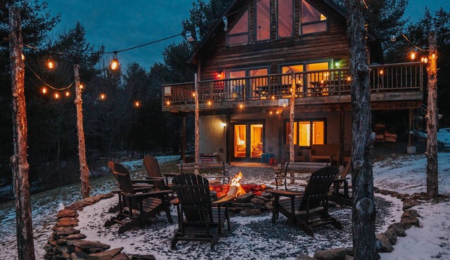 5BR Catskills Retreat Ski Close Hot Tub, Firepit, 2 grills, Deck, Fast WiFi