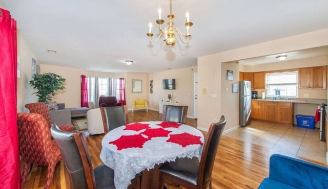 5BR Charming Escape ★ Minutes from Prudential Center, EWR, & NYC Free Parking