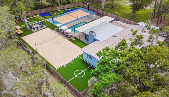 5BR Clearwater Beach Resort: Pool, Pickleball, Mini Golf, Sleeps 18