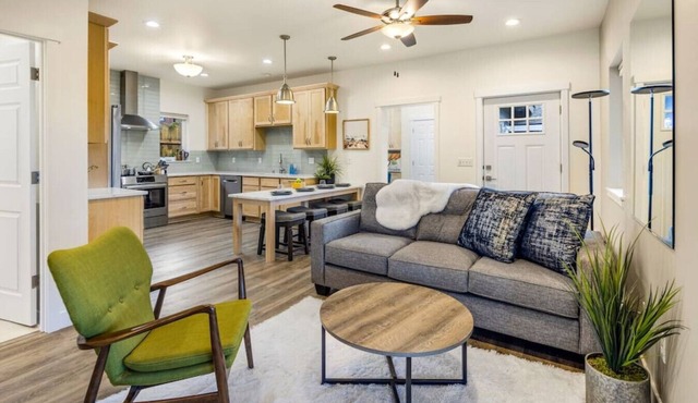 5BR Downtown Lux Bungalow