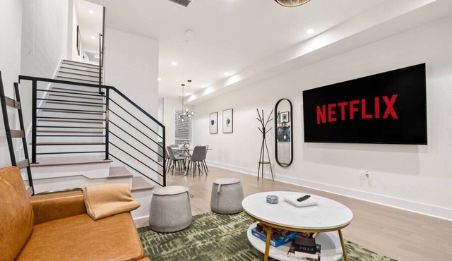 5BR Entire Home | 2 Kitchens + Outdoor Area