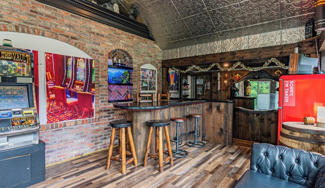5BR Escape w/Hidden Speakeasy, Theater, Hot Tub