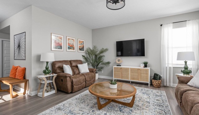 5BR Family & Group Retreat – Near Airport & Downtown Indy!