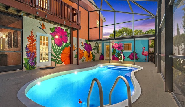5BR family home w/Heated Pool ! Enjoy St Pete & the BEACH