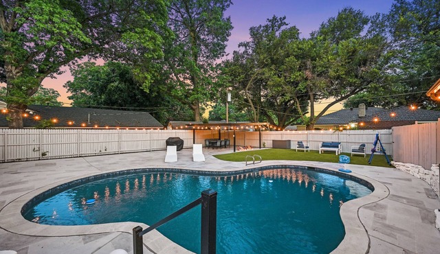 5BR Family Home w/Pool near AT&T Stadium