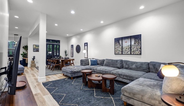 5BR Family Home with Games, BBQ Grill & Firepit