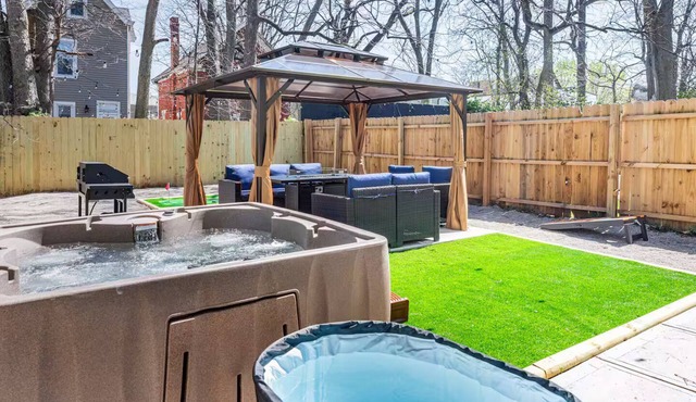 5BR Family Retreat Oasis w Hot Tub, 5 min to DT!