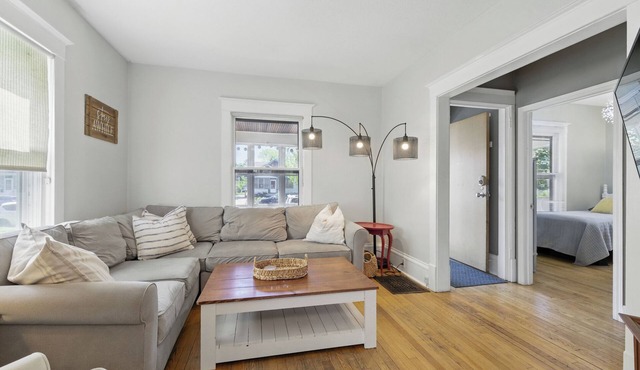 5BR Farmhouse Near Allianz Field Theater Backyard