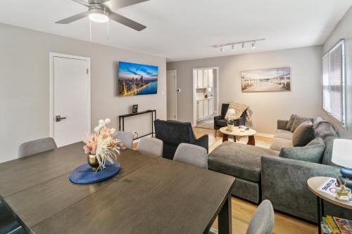 5BR Fully Fenced with 2 Living Rooms Family Ready Near Naval Base