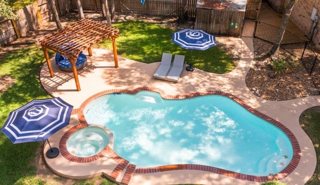5BR Half-Acre Getaway–Heat Pool,Hot Tub,EV Charger