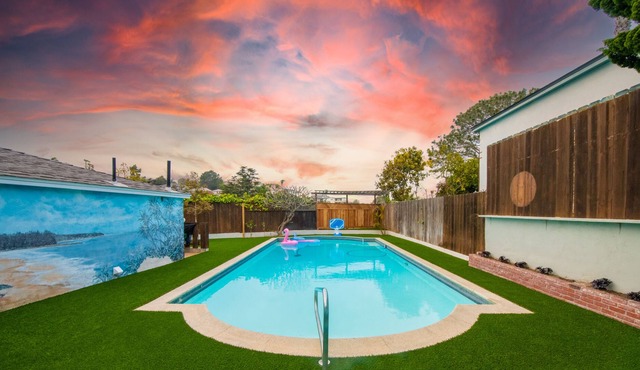 5BR Heated Pool + Firepit + Putting Green in OB