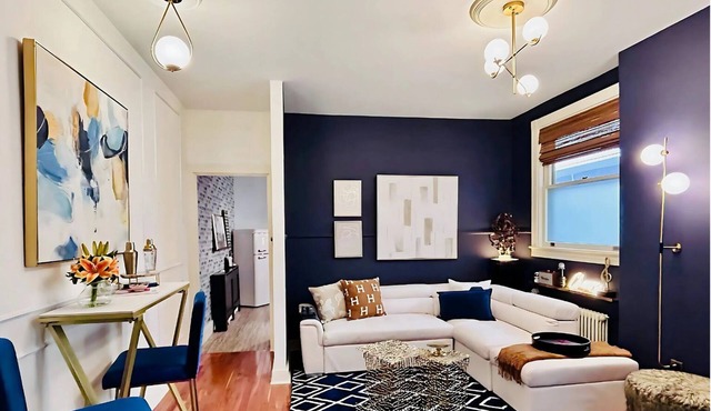 5BR Hollywood-Glam-Themed Historic Home + Sauna, Sleeps 12