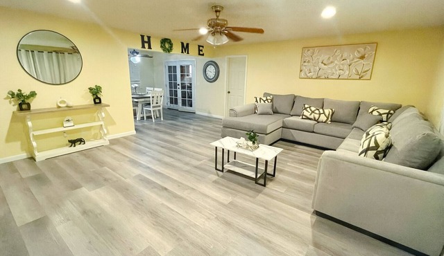 5BR Home Close Nat’l Parks & Downtown Fresno +Large Private Parking