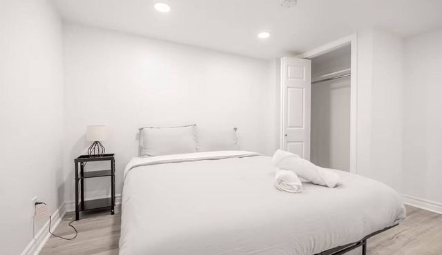5BR Home in Nepean Ottawa
