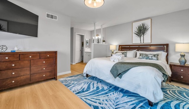 5BR Home Lake Balboa-Sleeps10 w Gazebo&Basketball!