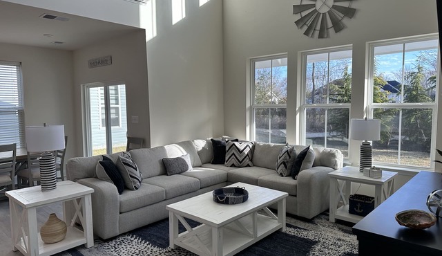 5BR home, pools & amenities, minutes to beach