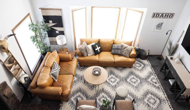 5BR Home/Walk To Lake-Golf/Game Room/Fire Place